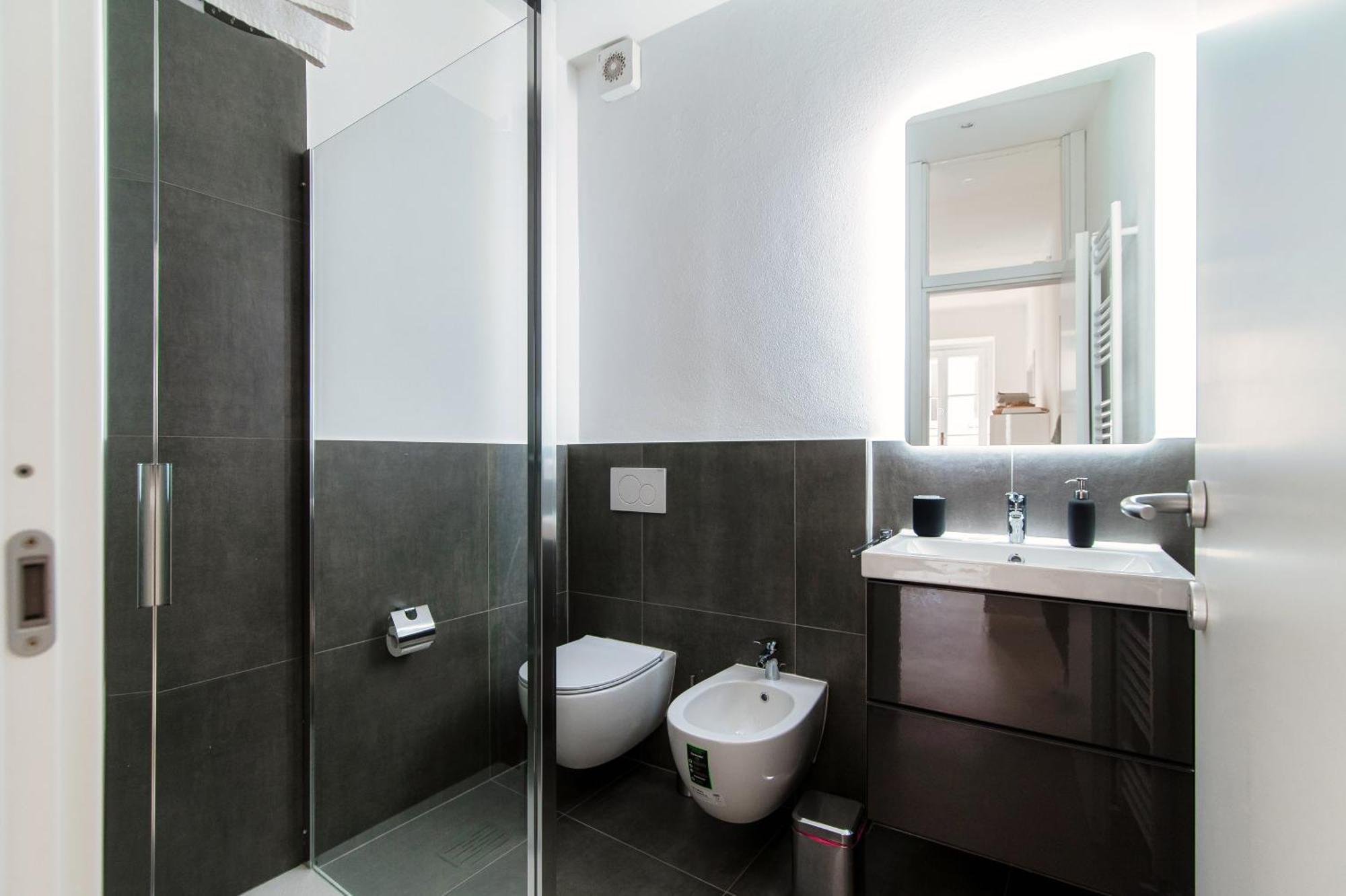 Giuliny Lovely Flat - The House Of Travelers Комо Екстериор снимка