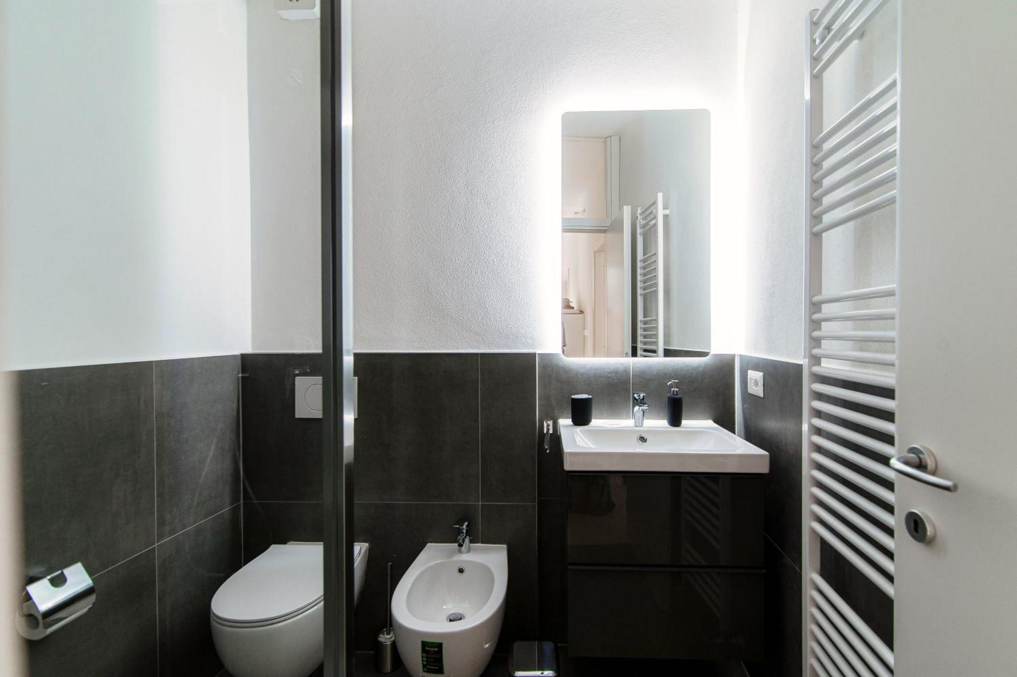 Giuliny Lovely Flat - The House Of Travelers Комо Екстериор снимка