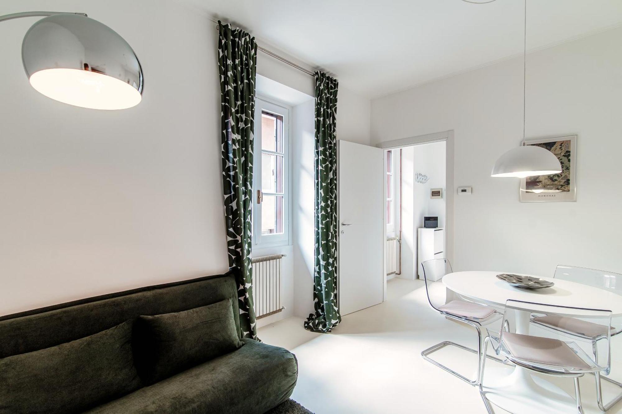 Giuliny Lovely Flat - The House Of Travelers Комо Екстериор снимка
